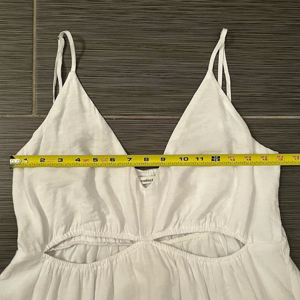 Abercrombie & Fitch approximate maxi size